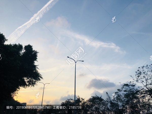 飛行的白云