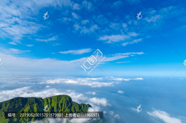 峨眉山的山體與云海