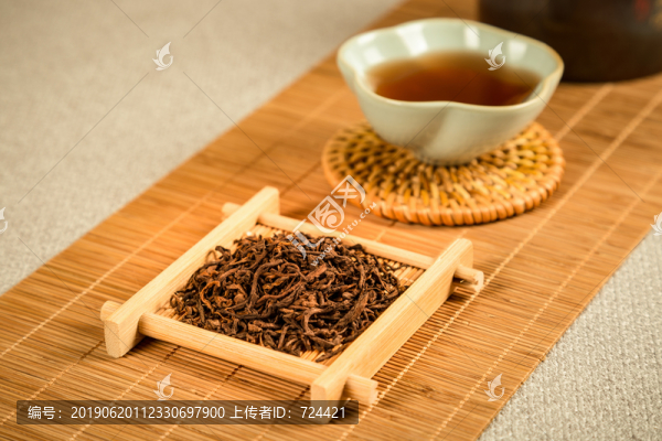 普洱熟茶干茶與茶湯組合