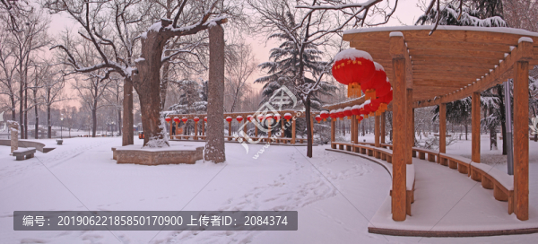 達(dá)活泉古槐樹下雪景