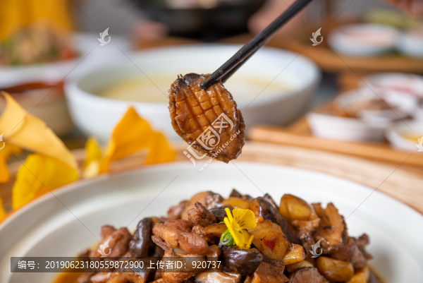 鮑魚燜雞煲