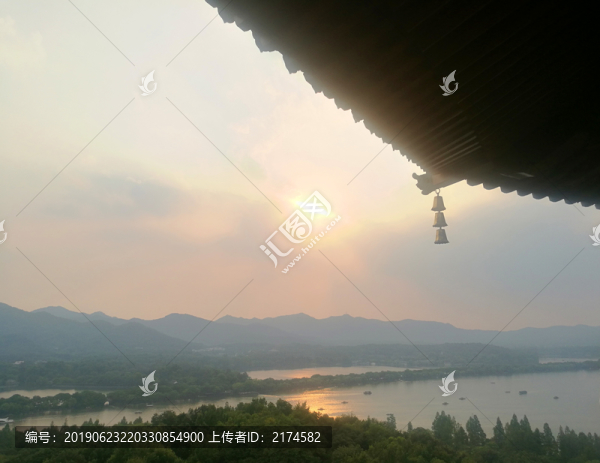 雷鋒夕照