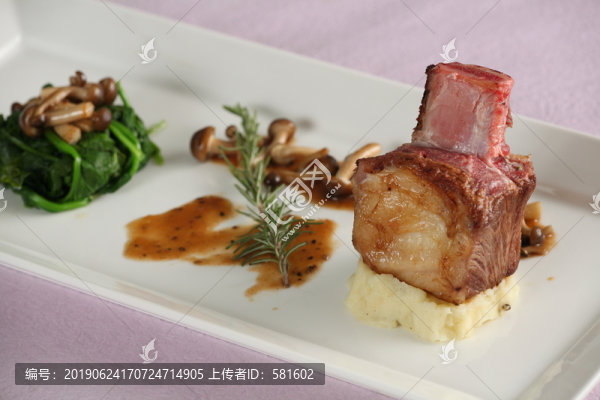 西餐牛排實(shí)拍圖