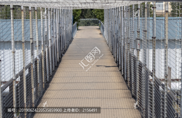 全封閉過街天橋