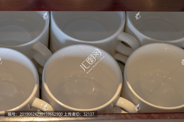 橫排咖啡杯