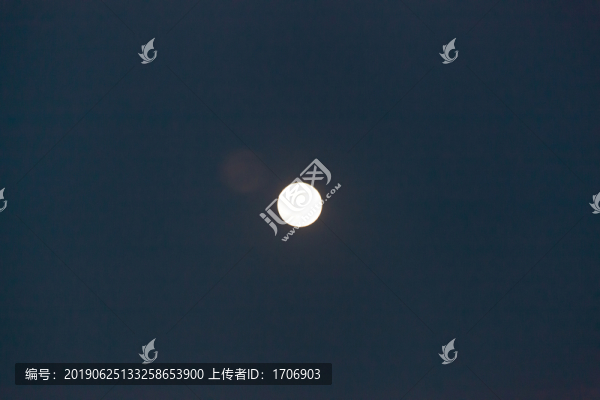 月亮