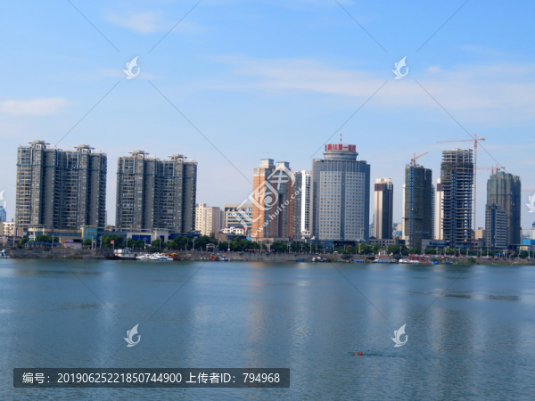襄陽(yáng)漢江兩岸