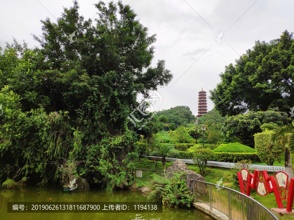 湖泊古塔