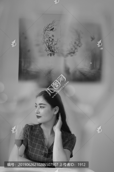 年輕女生