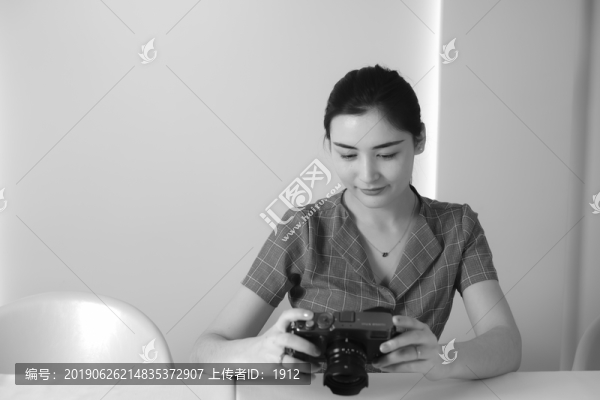 美女?dāng)z影師