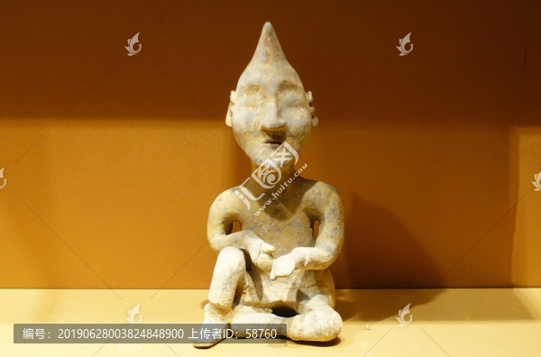 東漢陶男俑