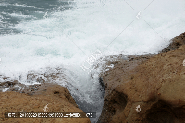 驚濤拍岸
