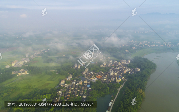 鄉(xiāng)村晨霧