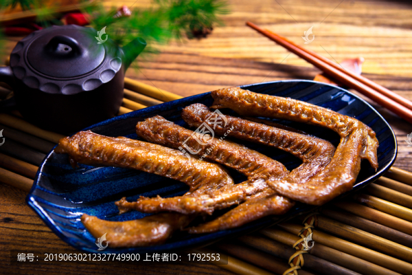 鹵水鵝翼