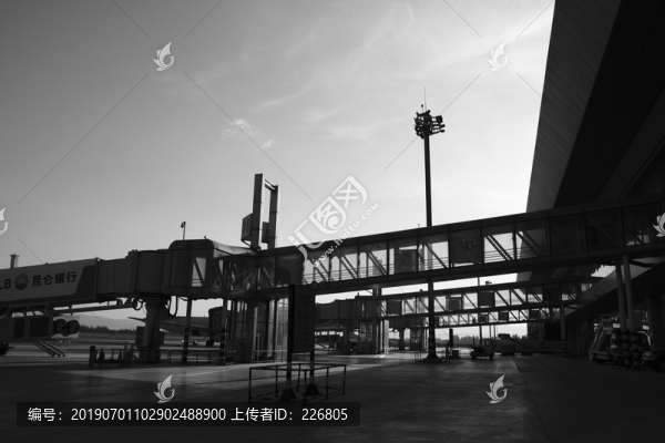 機(jī)場(chǎng)廊橋