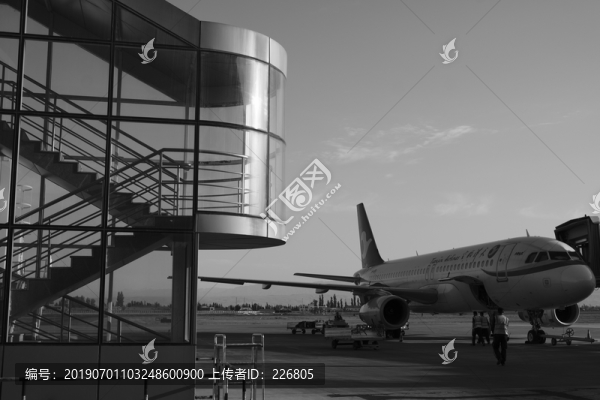 機(jī)場(chǎng)廊橋