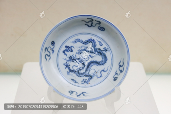 明代青花云龍盤