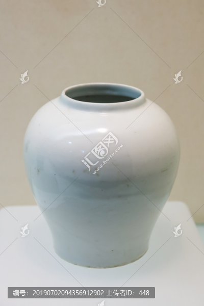 明代白釉瓷壇