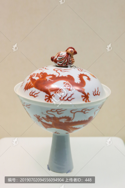 清乾隆紅彩龍紋高足蓋碗