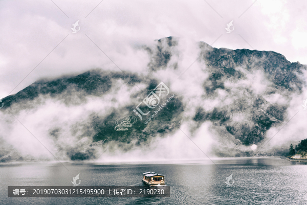 冰山湖泊