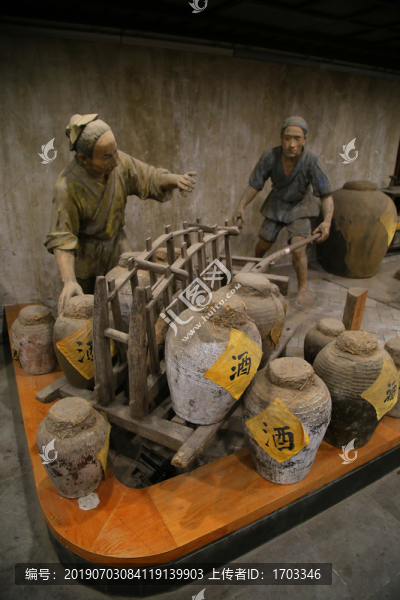 古代釀酒雕塑