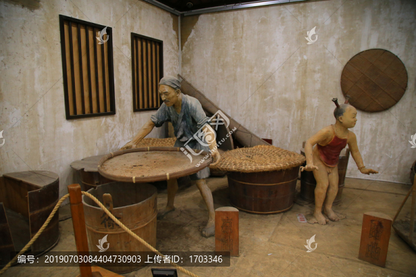 古代釀酒雕塑