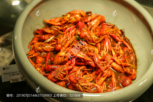 自助餐十三香小龍蝦