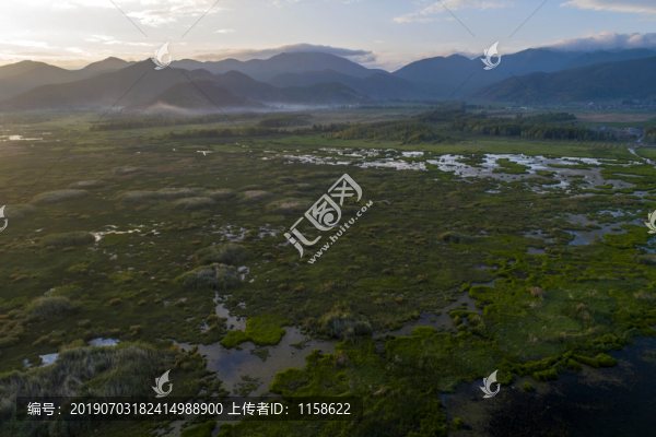 航拍云南瀘沽湖草海景區(qū)風光
