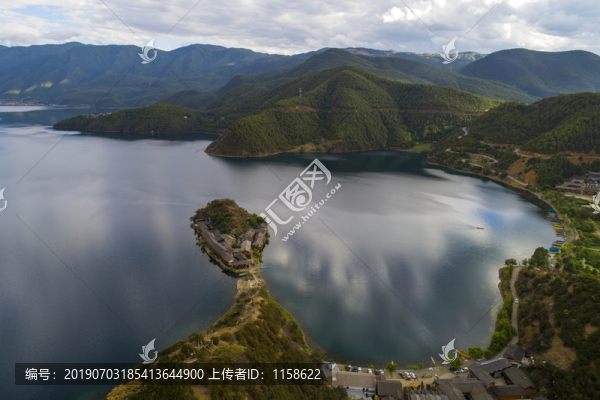 航拍云南瀘沽湖旅游目的地風(fēng)光