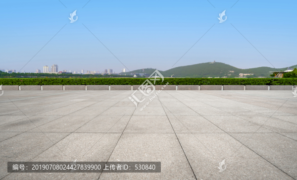 地磚路面和城市景觀