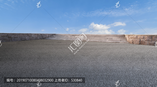 瀝青路面和藍天白云