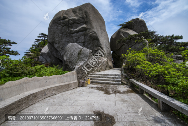 天柱山奇峰怪石