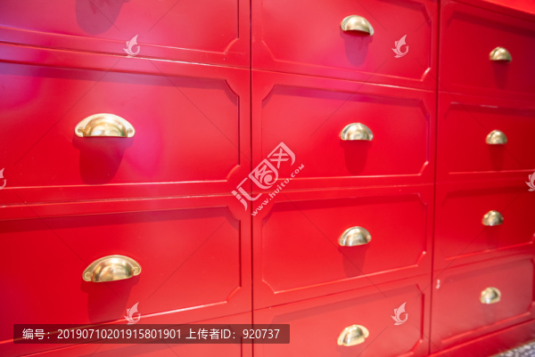 紅色木柜