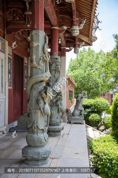 石雕龍柱