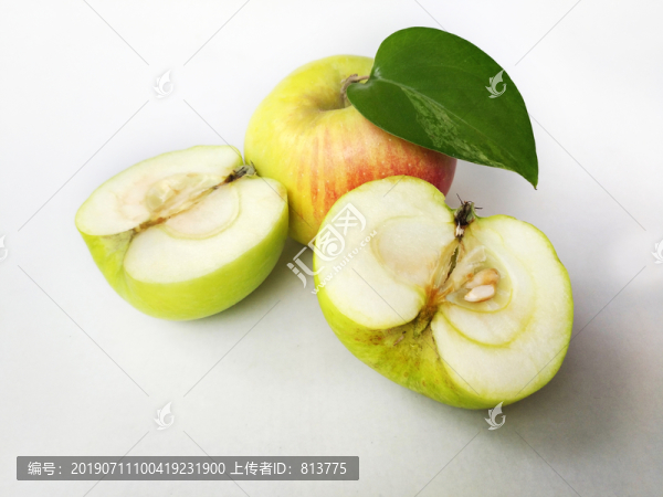 綠葉白底蘋(píng)果