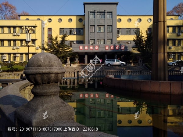 武漢理工大學飛馬廣場