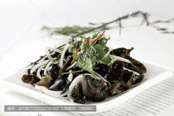 洋蔥拌木耳