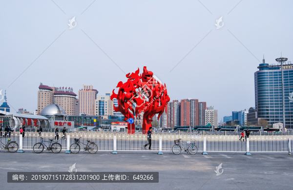 西客站現(xiàn)代雕塑