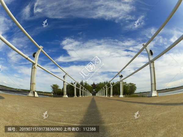 嫩江農(nóng)場(chǎng)水上公園水車(chē)鐵鎖吊橋藍(lán)-匯圖網(wǎng) www.fosd68.com 嫩江農(nóng)場(chǎng)水上公園水車(chē)鐵鎖吊橋藍(lán)