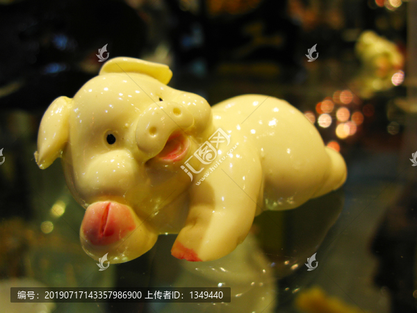 可愛(ài)陶瓷豬