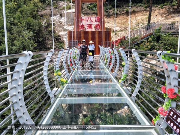9D聲效玻璃橋
