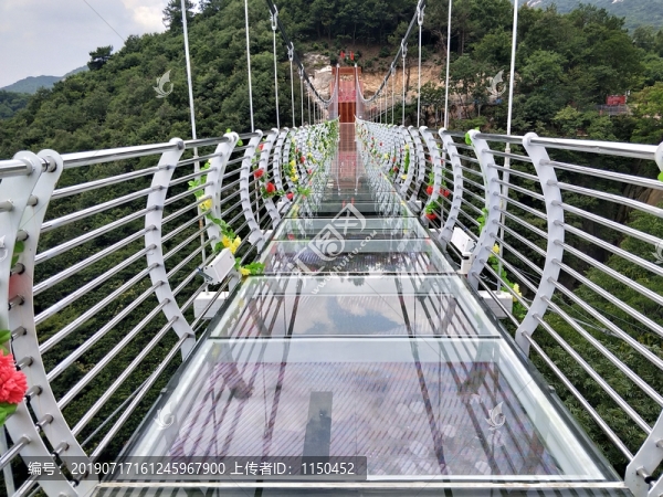 9D聲效玻璃橋