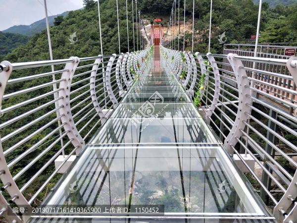 9D聲效玻璃橋