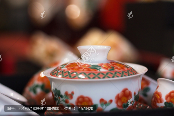 紅綠彩瓷碗