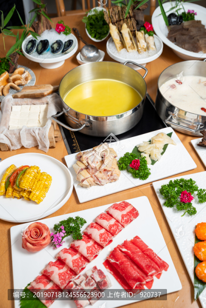 花膠豬肚雞養(yǎng)生火鍋