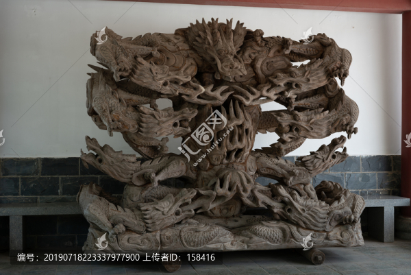 九頭龍木雕