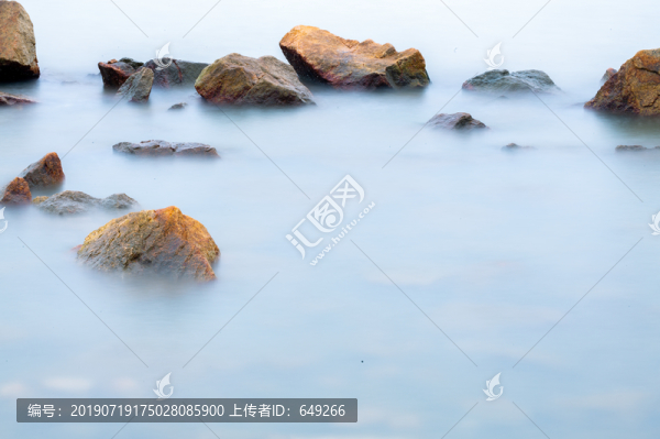 海邊礁石