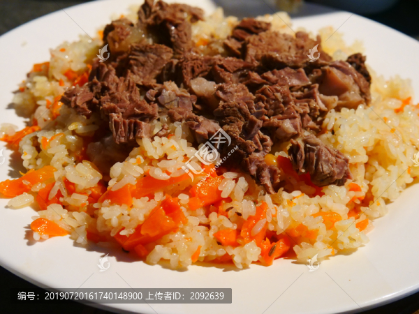 新疆美食碎肉抓飯
