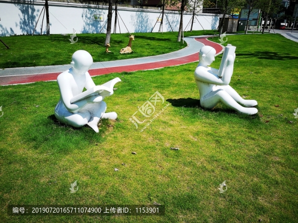 讀書塑像