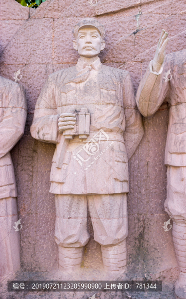 百色起義人物雕像之張?jiān)埔? title=